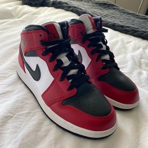 Air Jordan 1 Mid GS “Chicago Black Toe”